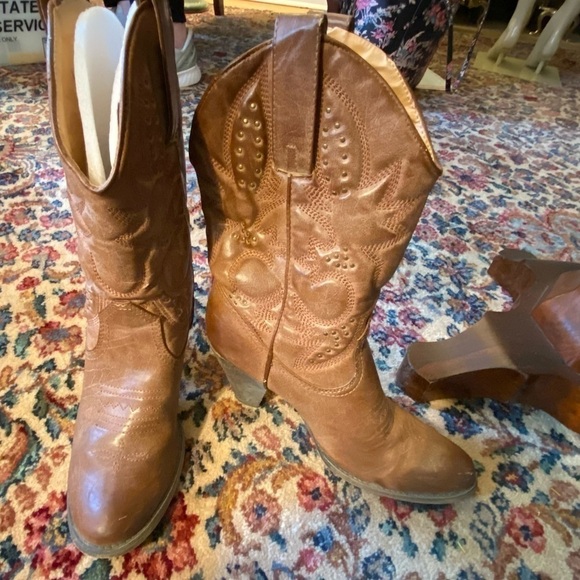 Very Volatile western boots 3.5” heel and kickass attitude. Animal friendly - Picture 1 of 7